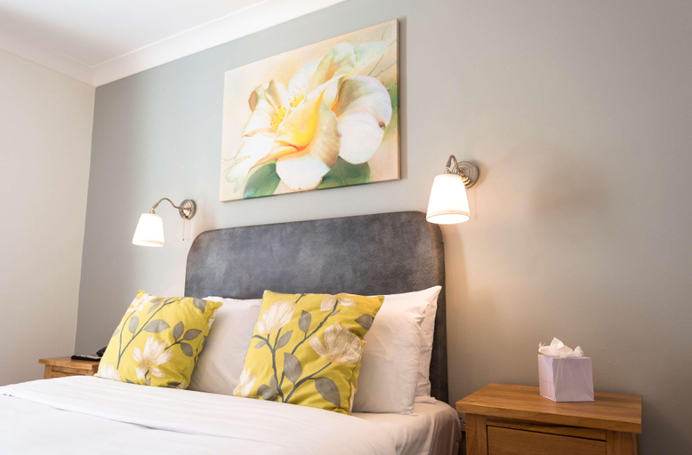 Bedroom 3, Worcester Bank House Hotel Spa & Golf, BW Premier , Worcestershire