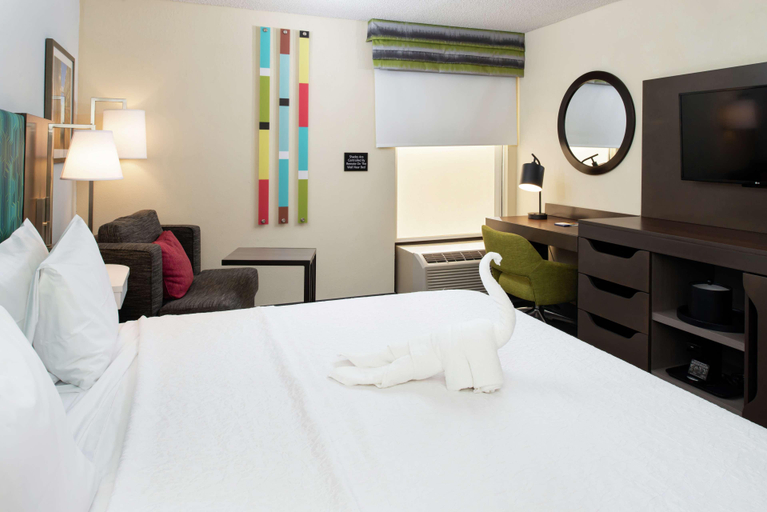 Bedroom 4, DoubleTree by Hilton Greensboro Airport, Guilford