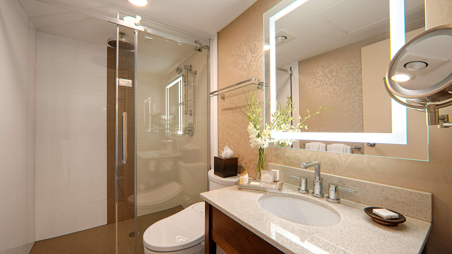 Bathroom 5, Best Western Premier Chateau Granville Hotel & Suites & Conf. Centre, Greater Vancouver