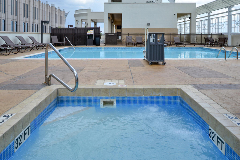 Sport & Beauty, DoubleTree by Hilton Charlotte City Center, Mecklenburg