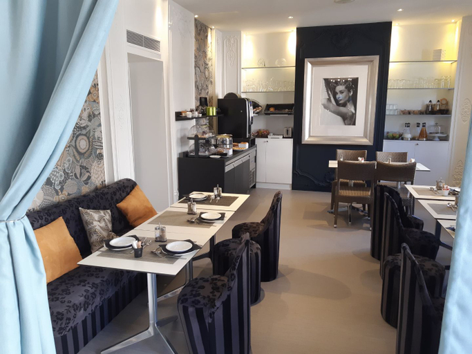 Public Area 3, Hotel Renoir, Alpes-Maritimes
