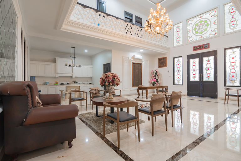 Public Area 2, Family Homestay Syariah Cirebon Mitra RedDoorz, Cirebon