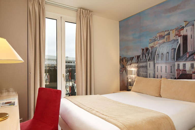 Bedroom 3, Fertel Maillot, Paris