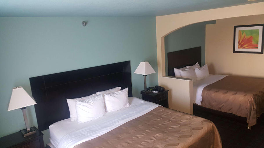 Bedroom 3, SureStay Plus Hotel by Best Western Blue Springs, Kansas City