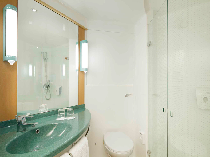 Bathroom 5, Novotel Madrid City Las Ventas, Madrid