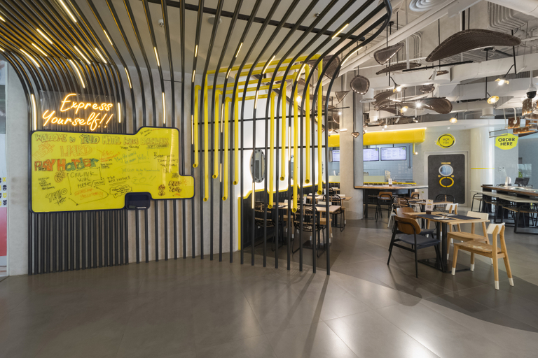 Public Area 4, YELLO Hotel Kuta Beachwalk Bali, Badung