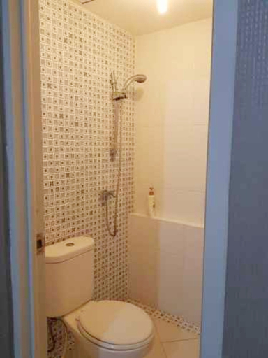 Bathroom 5, Kalibata City by Dua Meja Rooms, Jakarta Selatan