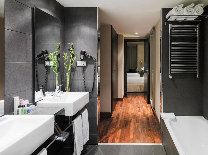 Bathroom 5, H10 Casanova, Barcelona