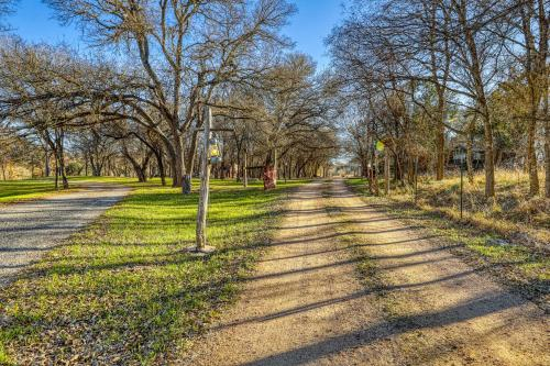 The Pecan @ Mendelbaum Winery Guest Cabins, Gillespie