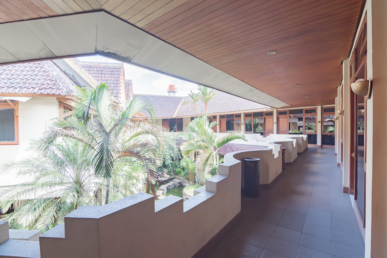 Others 4, Dequr Hotel Dipati Ukur Mitra RedDoorz, Bandung