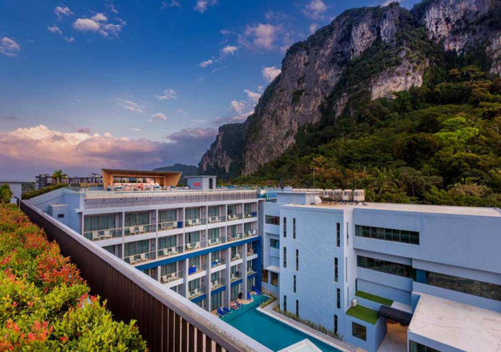 Exterior & Views 10