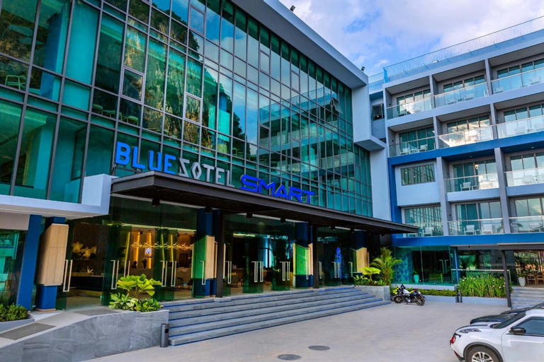 Exterior & Views 23
