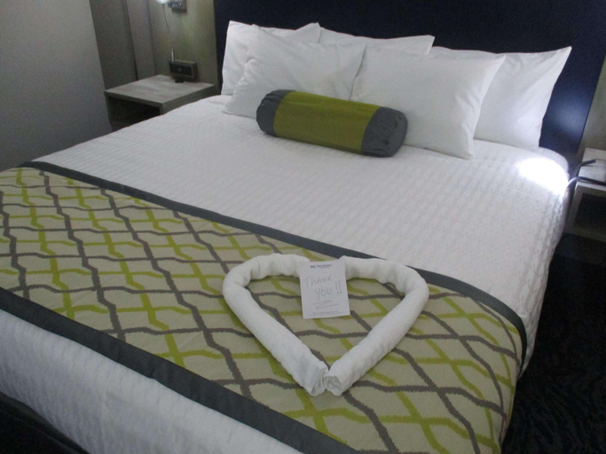 Bedroom 4, Best Western Plus Bloomington East Hotel, McLean