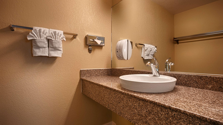 Bathroom 4, Anderson Inn, Shasta