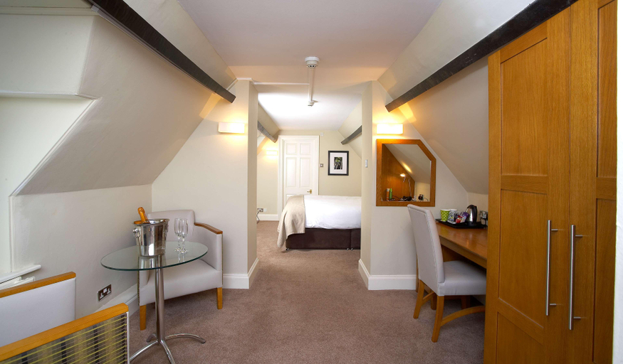 Bathroom 4, Wroxton House Hotel, Oxfordshire