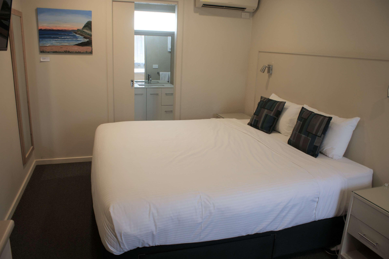 Bedroom 3, Apollo Bay Motel and Apartments, Colac-Otway - South