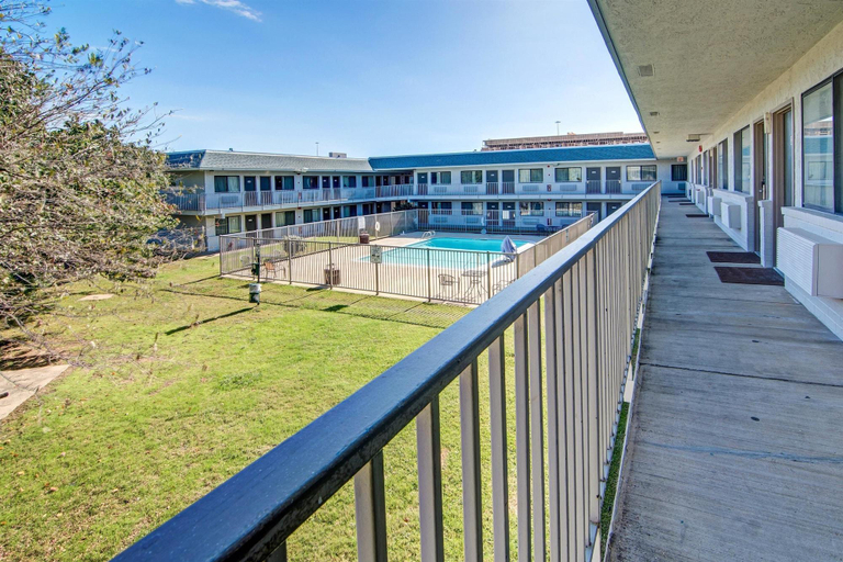 Exterior & Views 2, Studio 6 Grand Prairie, TX, Dallas