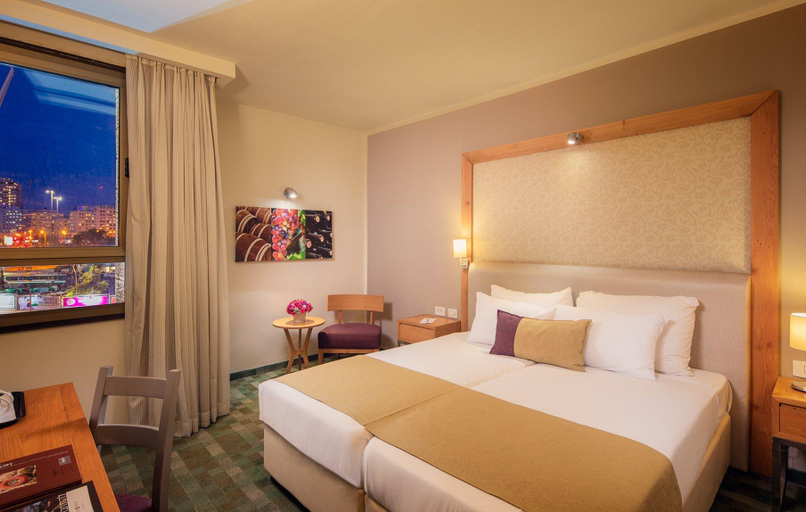 Bedroom 4, Prima Park Hotel