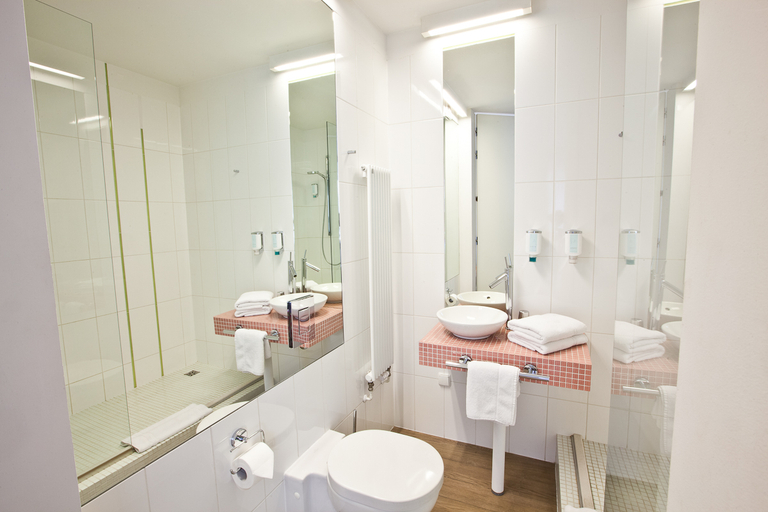 Bathroom 3, Platinum Apartments Aparthotel, Poznań City