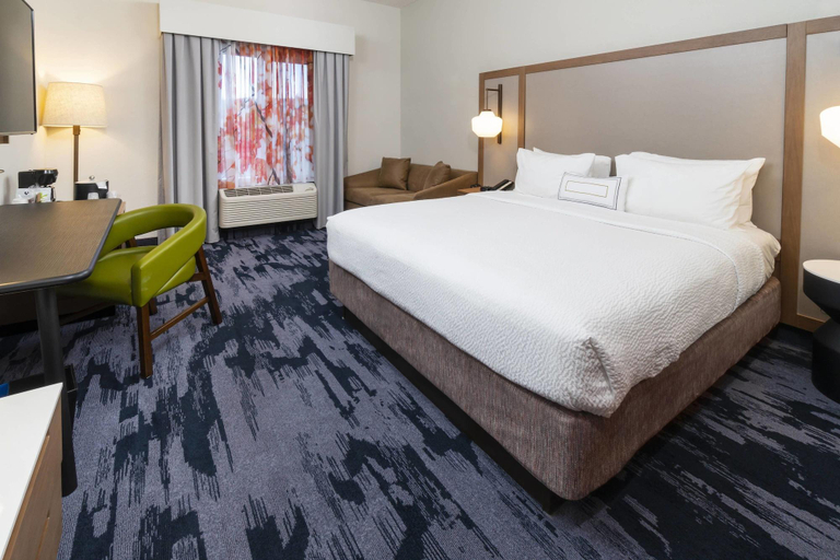 Bedroom 3, Fairfield Inn & Suites Bend Downtown, Deschutes
