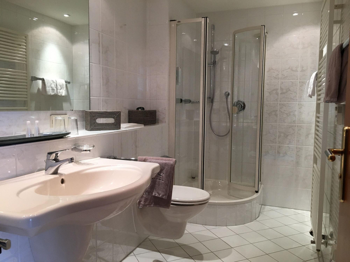 Bathroom 4, Schlossberg, Breisgau-Hochschwarzwald
