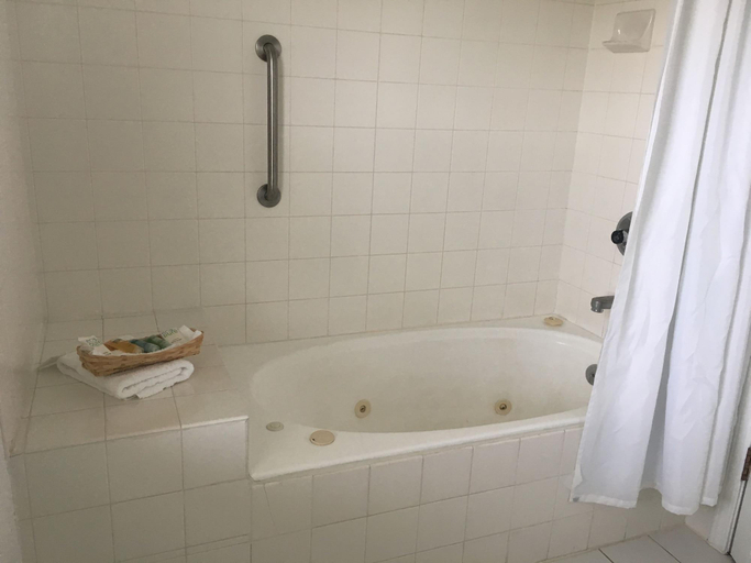 Bathroom 4, Century Suites Hotel, Monroe