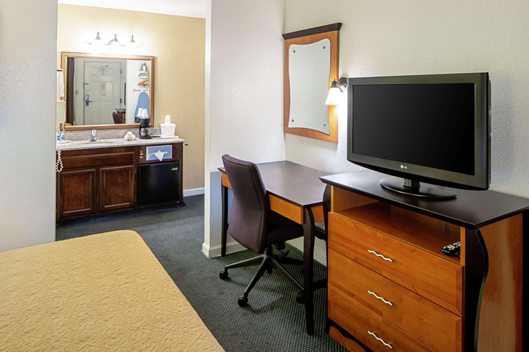 Bedroom 3, Rodeway Inn At Nevada State Capitol, Carson City