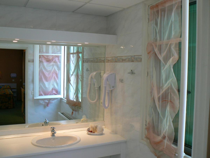 Bathroom 4, Les Chenes, Alpes-de-Haute-Provence