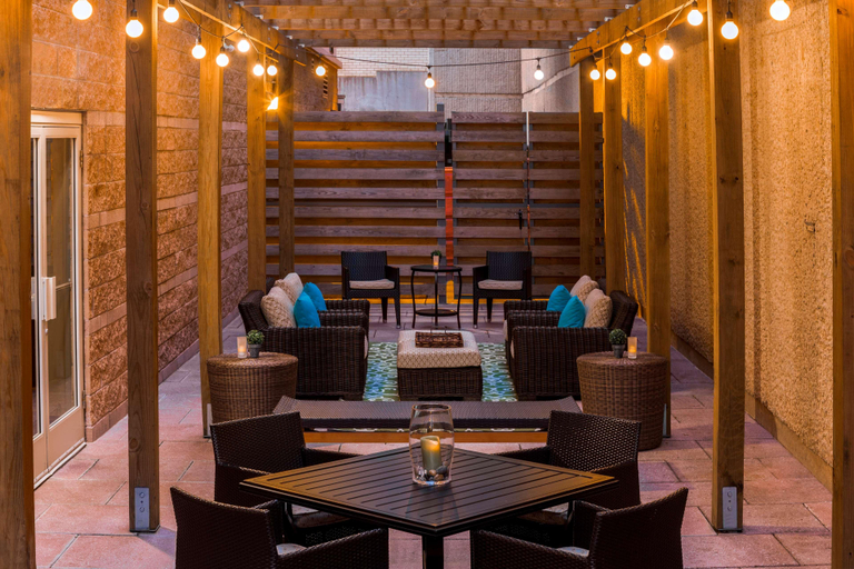 Public Area 3, Hilton Garden Inn Arlington/Courthouse Plaza, Arlington