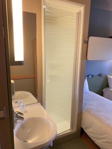 Bathroom 5, ibis budget Verdun, Meuse