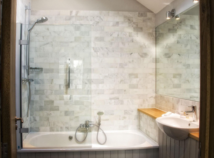 Bathroom 4, The Swallows Rest Bed & Breakfast, Northamptonshire