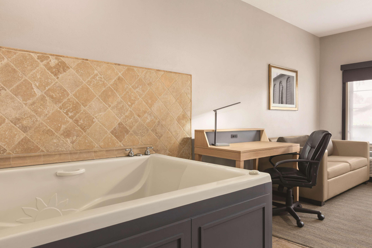 Bathroom 5, Spark By Hilton Redlands, San Bernardino