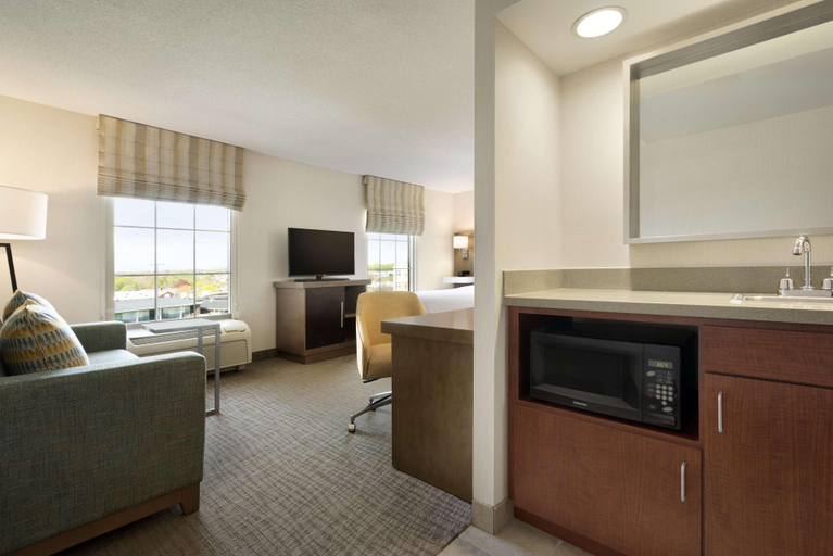 Bedroom 3, Hampton Inn & Suites Newport Middletown, Newport