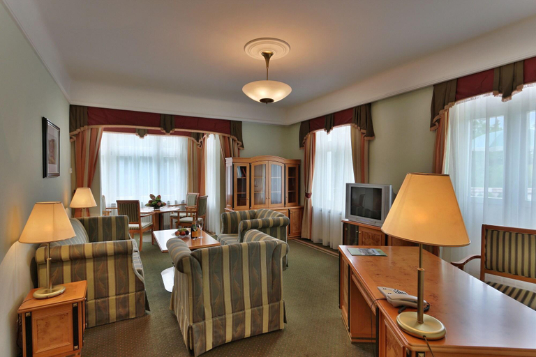 Bedroom 3, Parkhotel Golf, Cheb