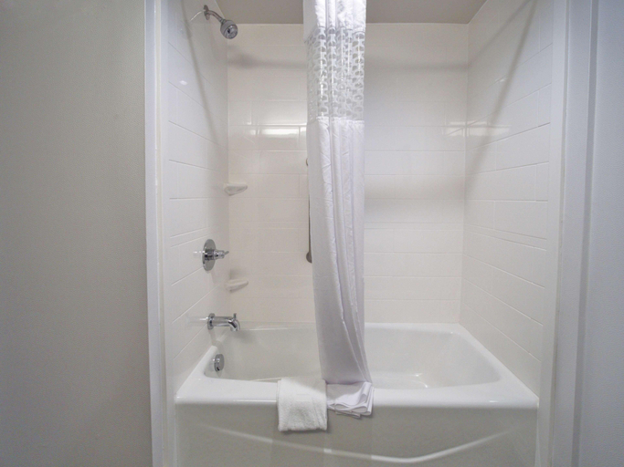 Bathroom 4, Hampton Inn & Suites Moore, Cleveland