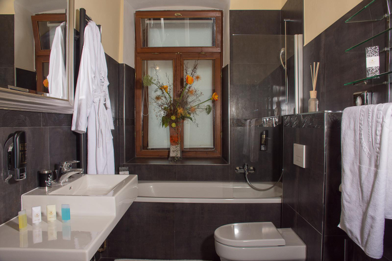 Bathroom 4, Seehotel Grüner Baum, Gmunden