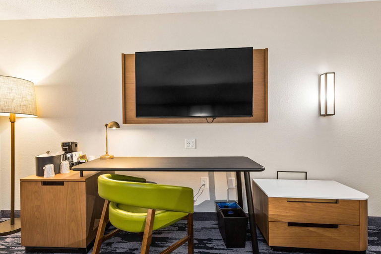 Bedroom 3, Fairfield Inn & Suites Bend Downtown, Deschutes