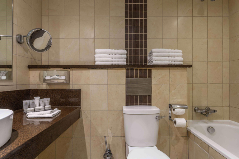 Bathroom 5, Bunratty Castle Hotel & Leisure Club, BW Premier