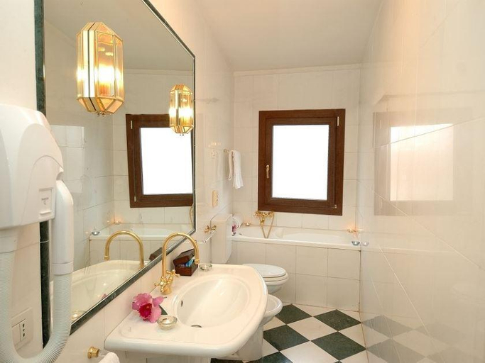 Bathroom 5, Locanda Antica Venezia, Venezia
