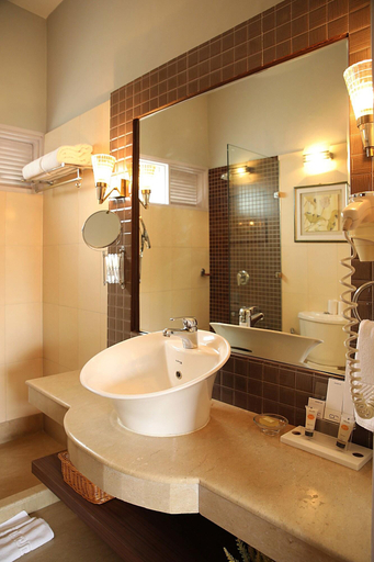 Bathroom 4, Ahuja Residency Golf Links, Delhi