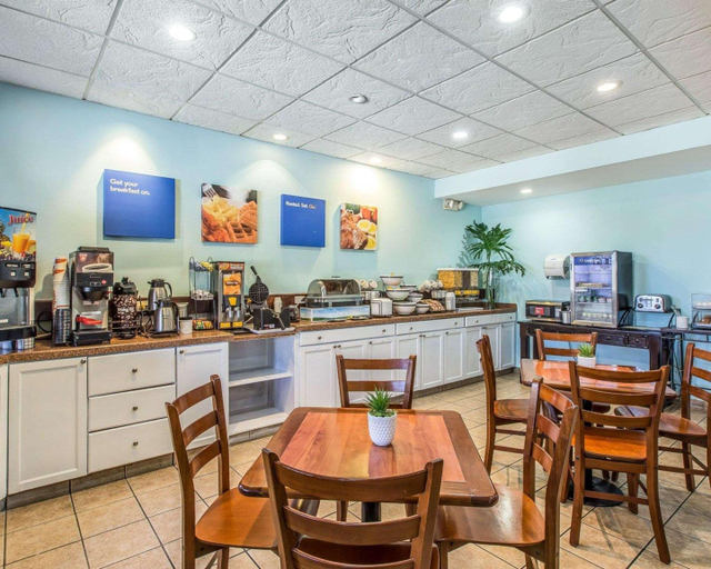 Food & Drinks 5, Comfort Inn & Suites Levittown