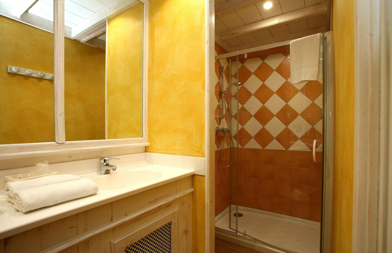 Bathroom 4, Hotel La Grande Bruyere, Calvados
