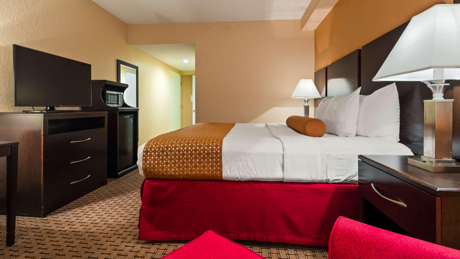 Bedroom 3, Best Western Plus Universal Inn, Orange