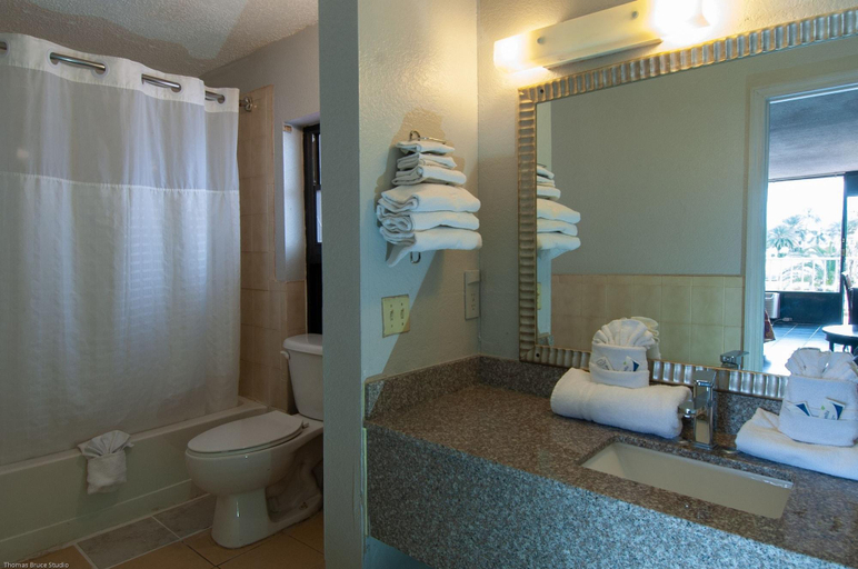 Bathroom 3, Express Inn & Suites Clearwater, Pinellas