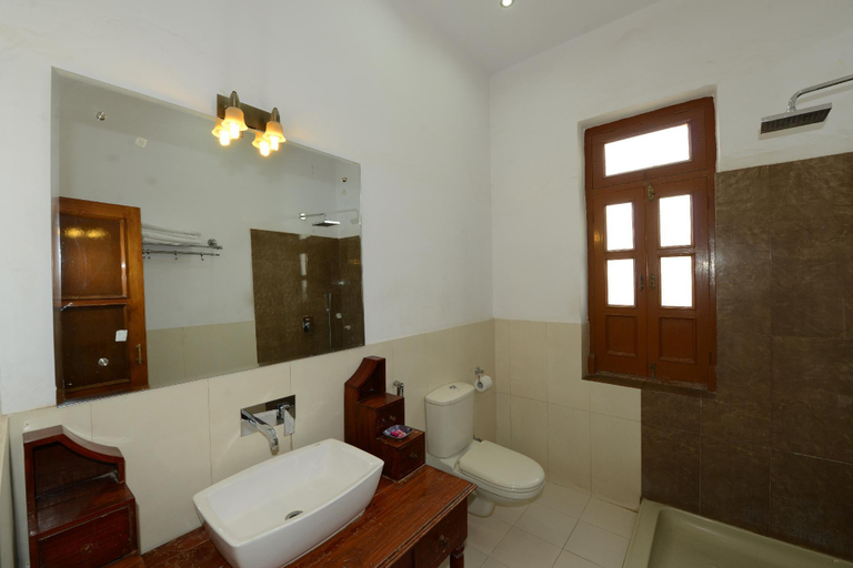 Bathroom 5, Harasar Haveli, Bikaner