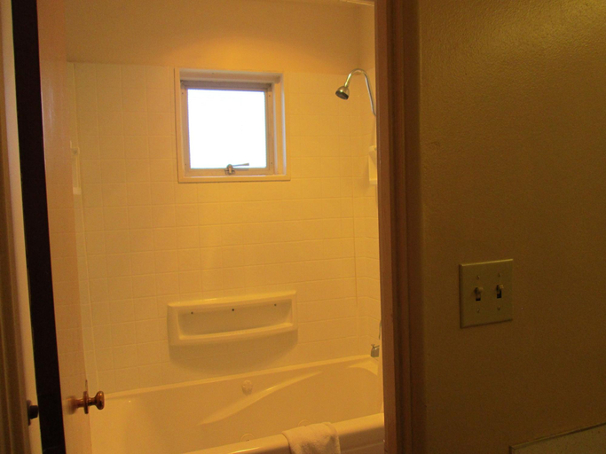Bathroom 4, Town House Motel Longview, Cowlitz