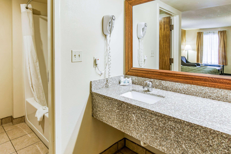 Bathroom 4, Quality Inn Stone Mountain, Gwinnett