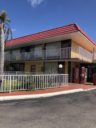 Exterior & Views 2, Express Inn & Suites Clearwater, Pinellas