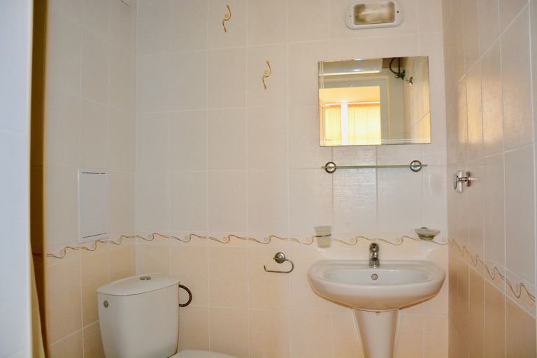 Bathroom, Rainbow 2 holiday complex, Nesebar