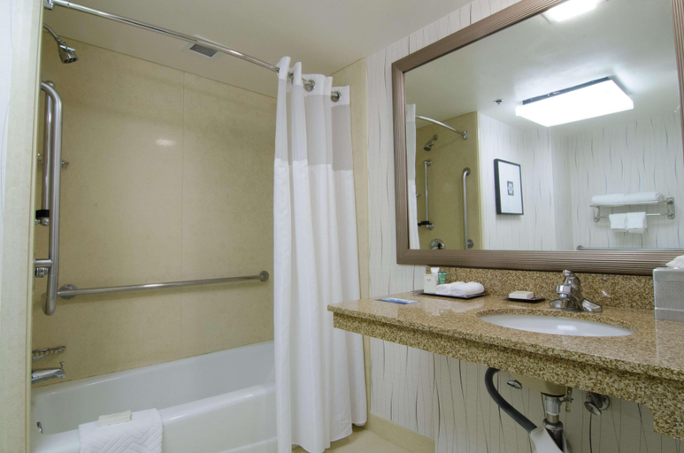 Bathroom 5, Hilton Los Angeles Airport, Los Angeles